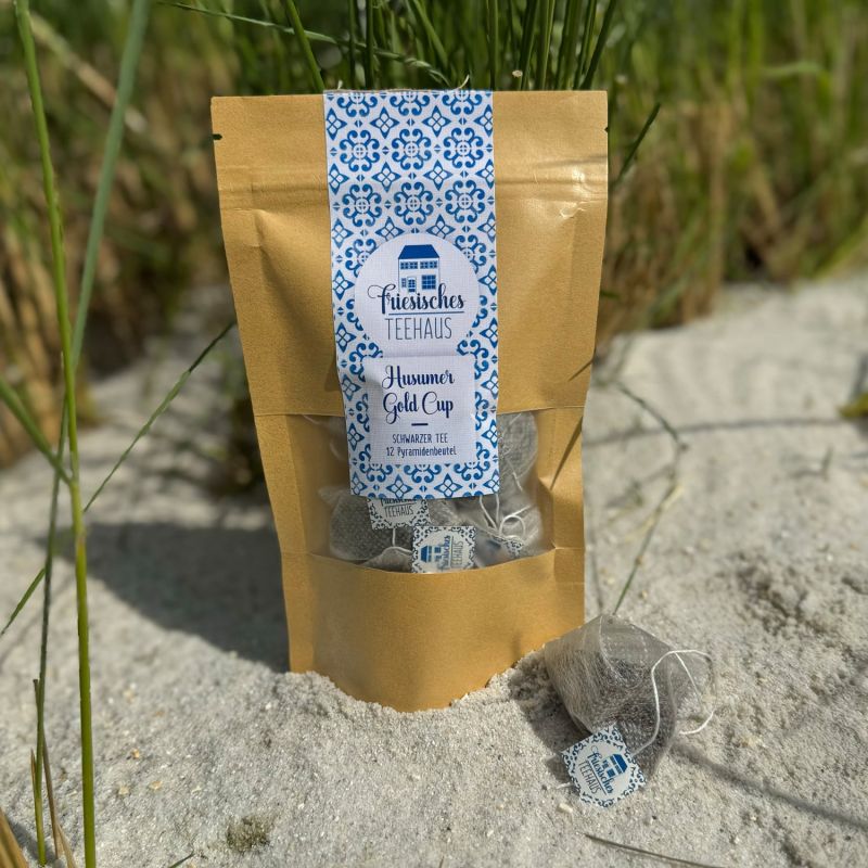Friesisches Teehaus - Husumer Gold Cup - Assam - Schwarztee - Pyramidenbeutel - Strand